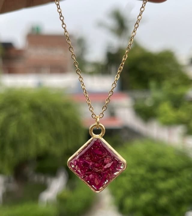 Golden rose petals necklace